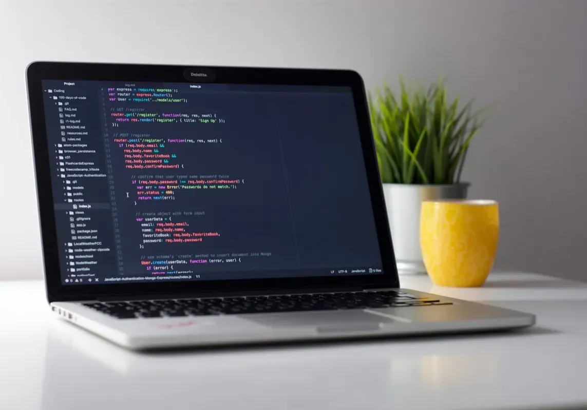 Quellcode auf einem Bildschirm — Symbol für Webentwicklung und technische Umsetzung